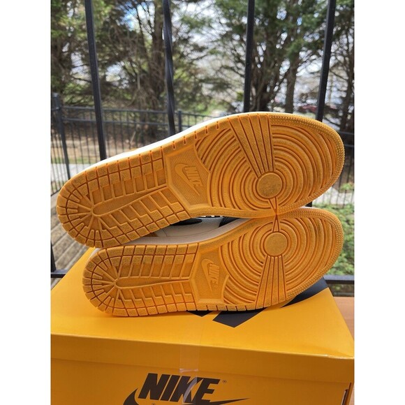 Air Jordan 1 Retro High OG ‘Taxi’ Yellow Toe 555088-711 – Size 11.5 - Preowned - Picture 6 of 9